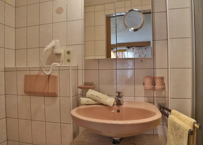 Bio-bauernhof Waldesruh Mit Hofladen Tannheim